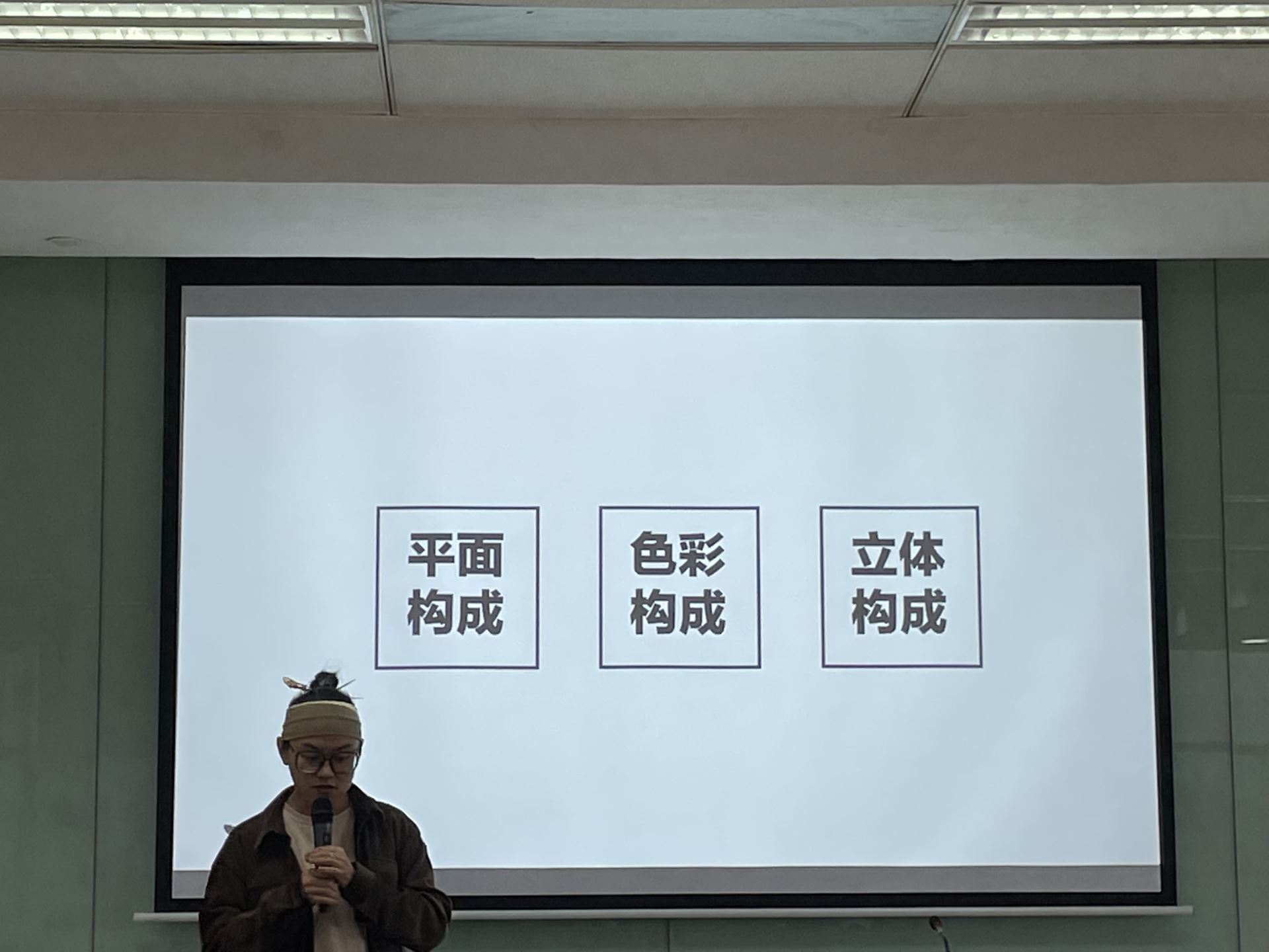 知名帽飾設(shè)計師